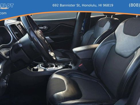 Used 2018 Jeep Cherokee Latitude Plus w/ Comfort/Convenience Group AWD/4WD image 18