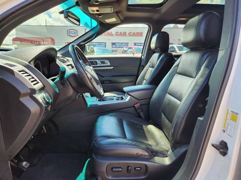 Used 2014 Ford Explorer XLT w/ Equipment Group 202A AWD/4WD image 13