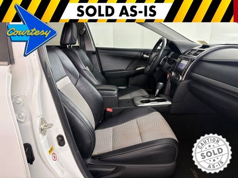 Used 2014 Toyota Camry SE w/ Moonroof Package FWD image 37