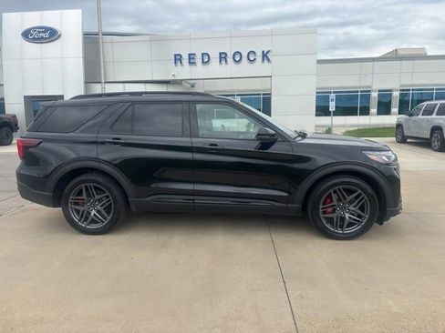 Used 2025 Ford Explorer ST AWD/4WD image 2
