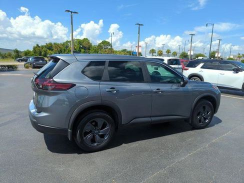 Certified 2026 Nissan Rogue SV FWD image 5