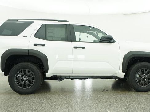 New 2026 Toyota 4Runner SR5 AWD/4WD image 21
