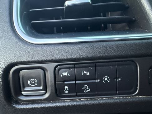 Used 2023 Chevrolet Tahoe Z71 image 17