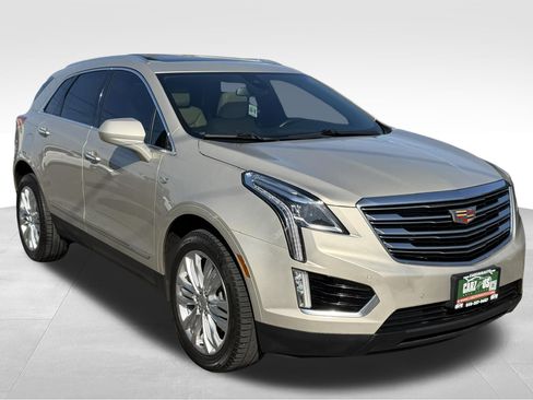 Used 2017 Cadillac XT5 Premium Luxury FWD image 3