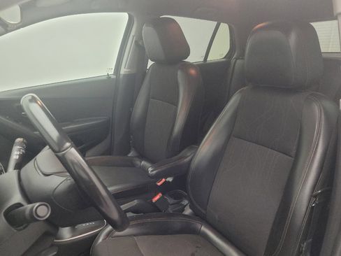 Used 2019 Chevrolet Trax LT w/ LT Convenience Package image 17