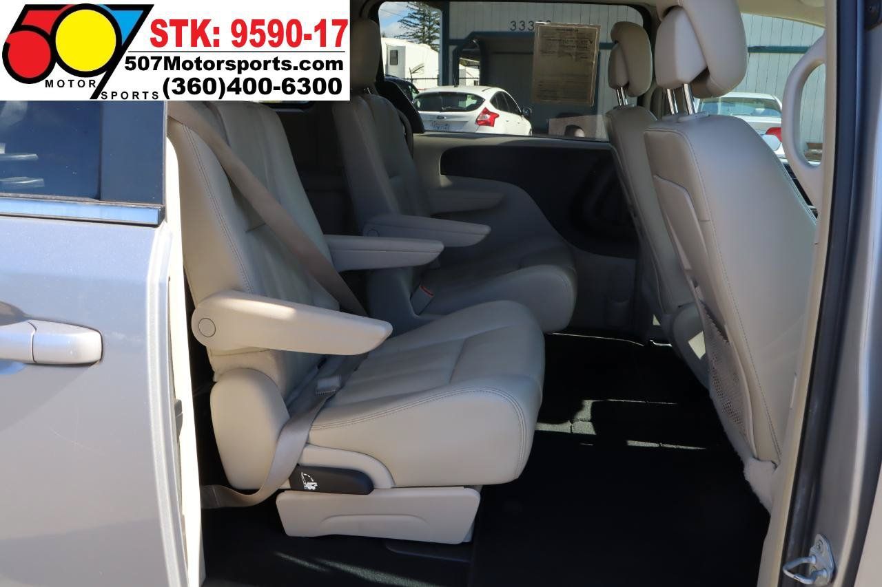 Used 2013 Chrysler Town & Country Touring FWD image 17