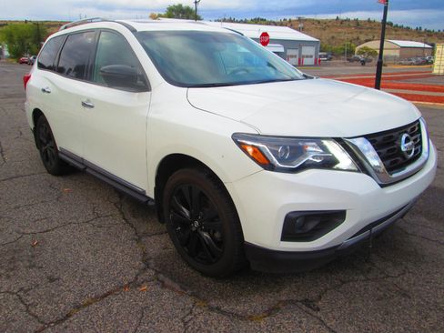 Used 2017 Nissan Pathfinder Platinum image 6