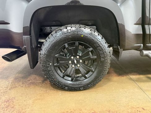 Used 2022 Chevrolet Colorado Z71 w/ Z71 Midnight Edition AWD/4WD image 90