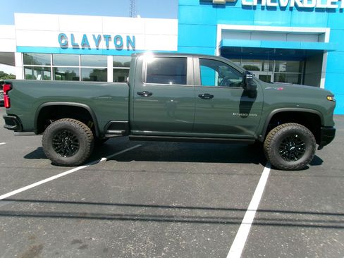 New 2026 Chevrolet Silverado 2500 ZR2 AWD/4WD image 2