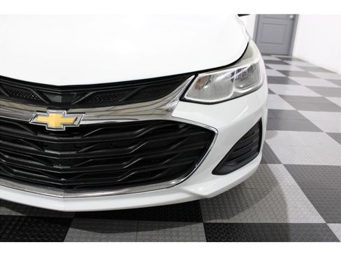 Used 2019 Chevrolet Cruze Sedan image 8