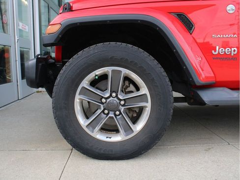 Used 2018 Jeep Wrangler Unlimited Sahara w/ Dual Top Group image 9