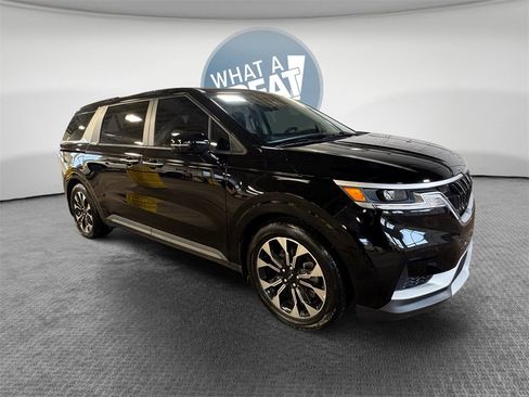 Certified 2022 Kia Carnival EX image 1