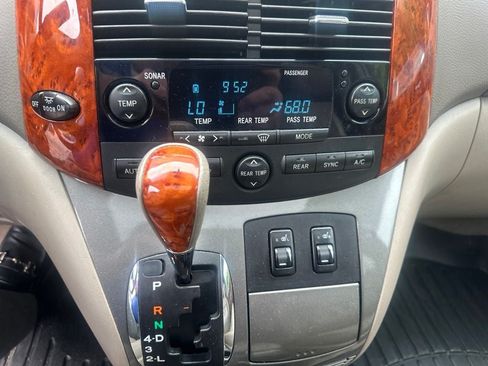 Used 2006 Toyota Sienna XLE Limited w/ XLE Limited Pkg 2 AWD/4WD image 7