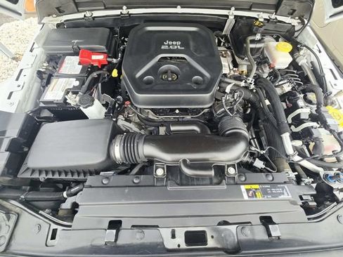 Used 2020 Jeep Wrangler Unlimited Sahara AWD/4WD image 16