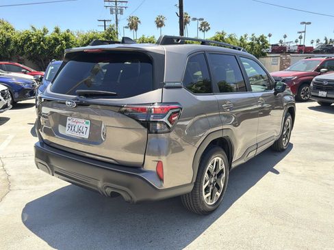 Used 2025 Subaru Forester Premium AWD/4WD image 5