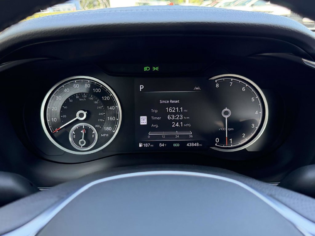 Used 2025 Genesis G70 2.5T AWD/4WD image 32