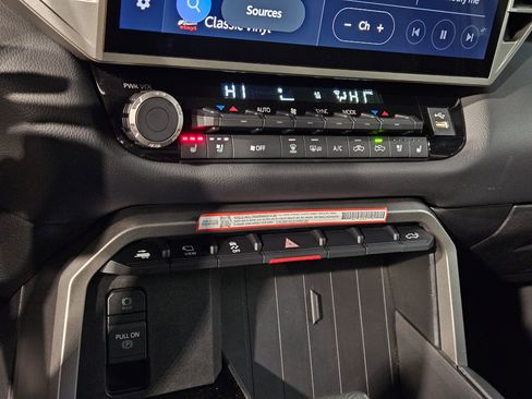 Used 2025 Toyota Tundra Limited image 32