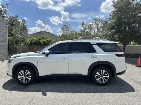 Used 2023 Nissan Pathfinder SL AWD/4WD image 3