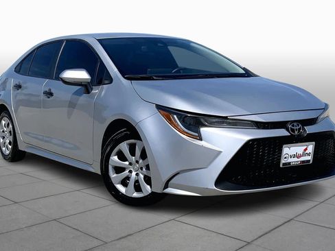Used 2021 Toyota Corolla LE image 3