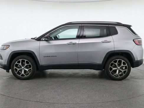 Used 2025 Jeep Compass Limited AWD/4WD image 5
