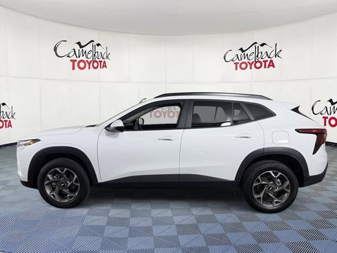 Used 2025 Chevrolet Trax LT FWD image 5