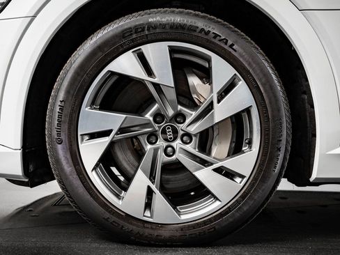 Used 2021 Audi e-tron Premium w/ Convenience Plus Package image 13