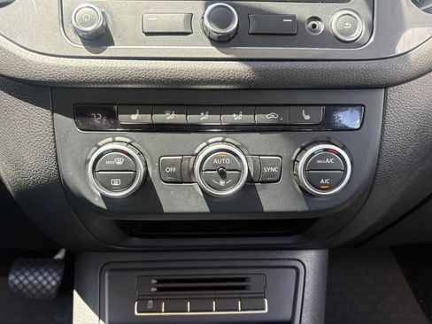 Used 2014 Volkswagen Tiguan SEL FWD image 22