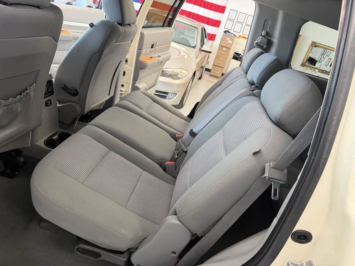 Used 2007 Chrysler Aspen Limited RWD image 16