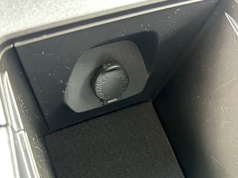 Certified 2024 Toyota Venza LE image 36