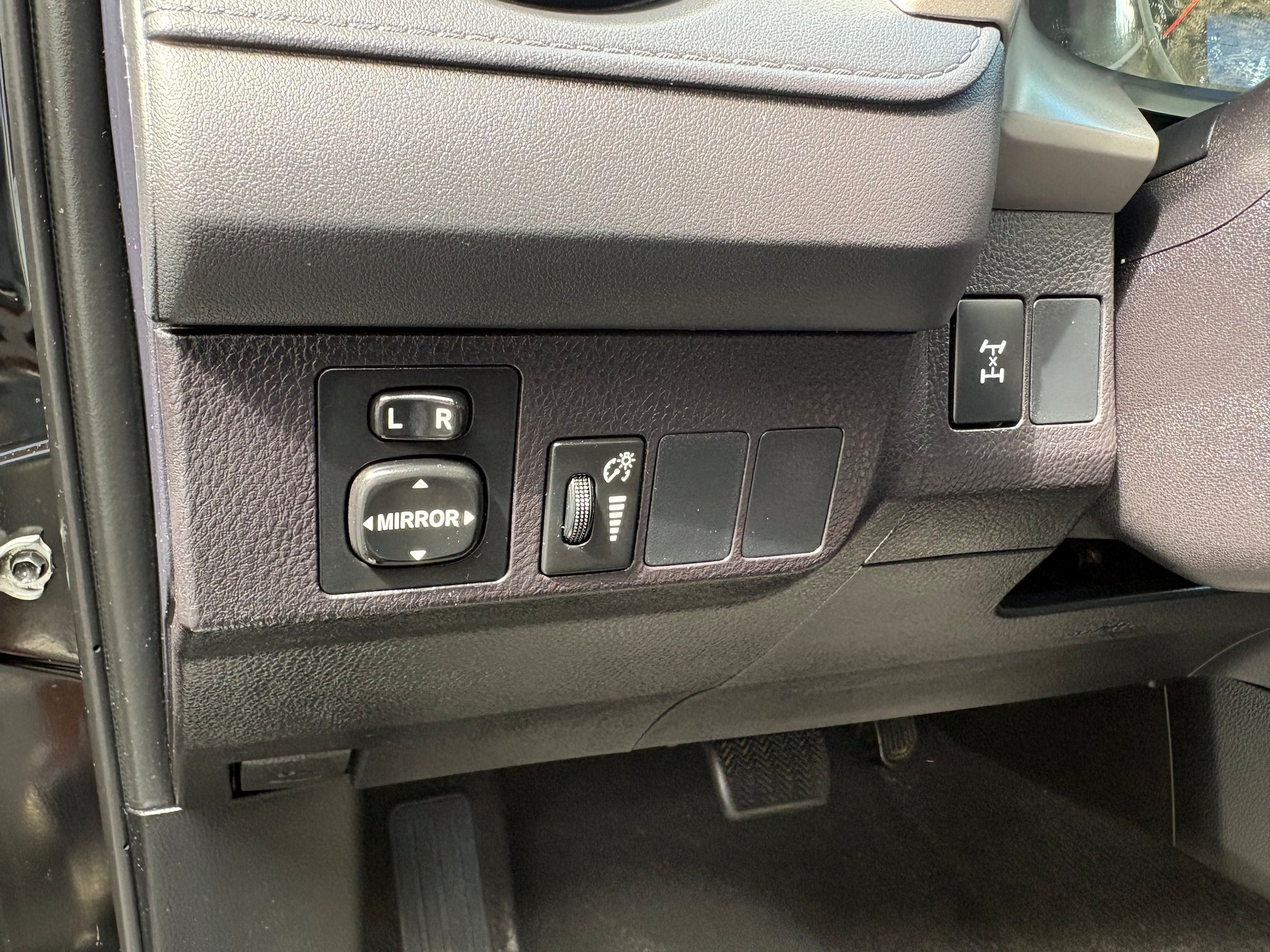 Used 2016 Toyota RAV4 LE AWD/4WD image 28