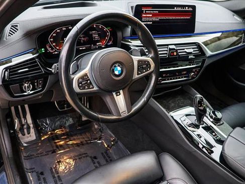 Used 2023 BMW M550i xDrive w/ Executive Package image 10