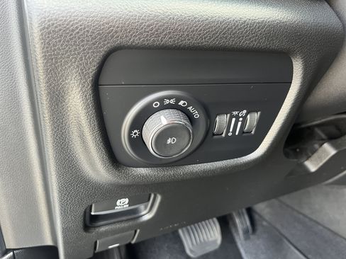Used 2022 Jeep Grand Cherokee L Limited AWD/4WD image 17