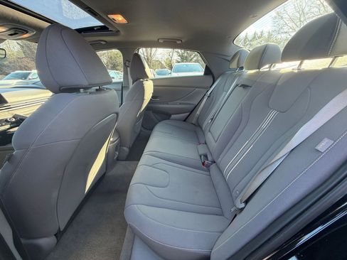 Used 2025 Hyundai Elantra SEL image 23