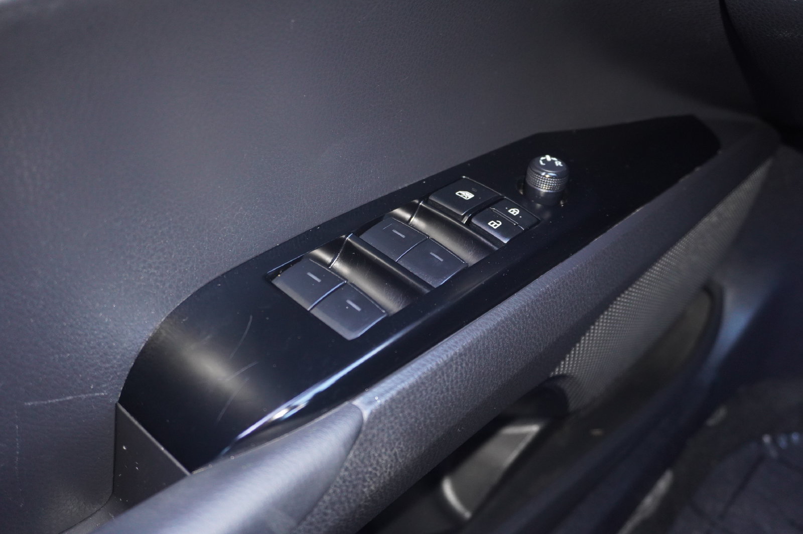Certified 2025 Toyota Camry SE FWD image 14