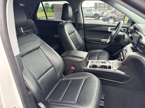 Used 2023 Ford Explorer XLT w/ Equipment Group 202A AWD/4WD image 13