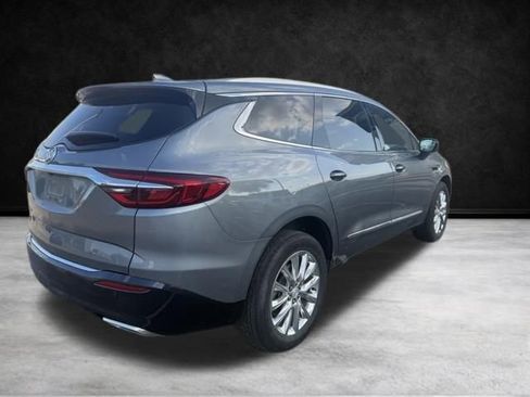 Used 2021 Buick Enclave Essence image 6