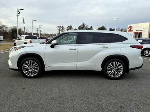 Used 2023 Toyota Highlander Platinum image 14