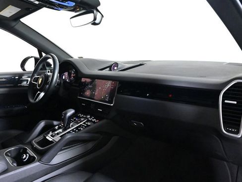 Certified 2023 Porsche Cayenne Platinum Edition AWD/4WD image 17