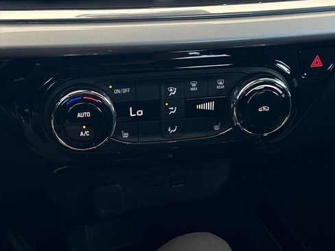 New 2025 Chevrolet Trax LT w/ Driver Confidence Package image 20