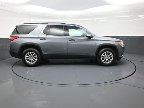 Used 2020 Chevrolet Traverse LT w/ LPO, Black Accent Package image 2