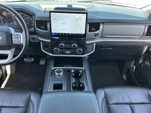 Used 2024 Ford Expedition XLT RWD image 16