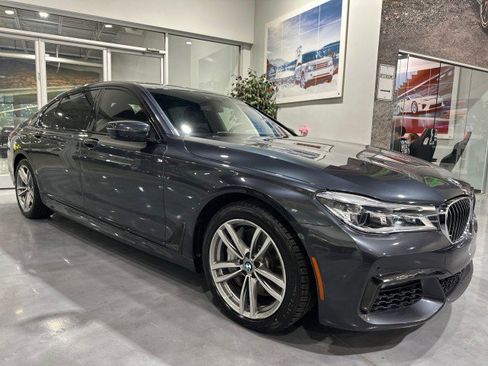Used 2018 BMW 750i RWD image 19
