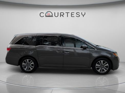 Used 2017 Honda Odyssey Touring image 8