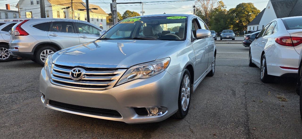 Used 2011 Toyota Avalon FWD image 3