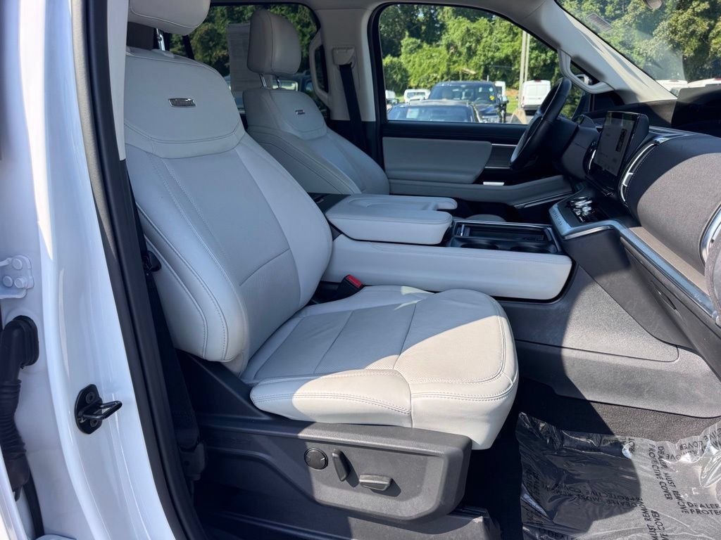Used 2025 Ford Expedition Max Platinum AWD/4WD image 28