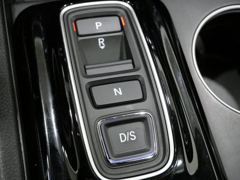 Used 2025 Honda Pilot Elite image 24