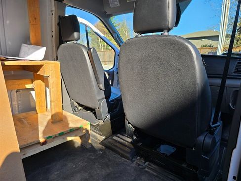 Used 2022 Ford E-Transit Medium Roof RWD image 21