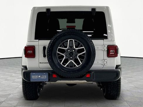 Used 2025 Jeep Wrangler Sahara image 5