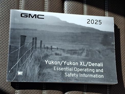 Used 2025 GMC Yukon Denali Ultimate AWD/4WD image 32
