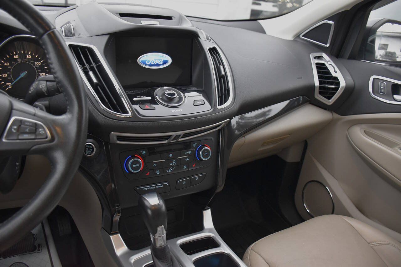 Used 2017 Ford Escape Titanium FWD image 11